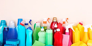 Embalagens de detergentes com várias cores