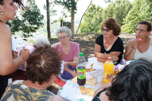 1º Encontro Convívio de Boccia Sénior - participantes lancham ao ar livre