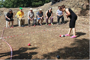 1º Encontro Convívio de Boccia Sénior - participantes jogam boccia