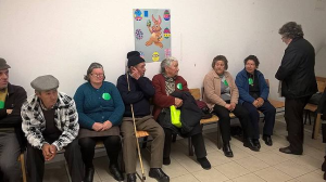 Encontro Intergeracional - Idosas sentadas a assistir às atividades