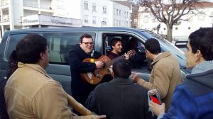 Clientes do CAARPD fazem atividades musicais