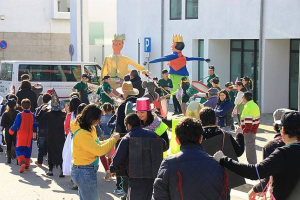 Clientes e técnicos no Desfile de Carnaval da Oficina dos Sorrisos