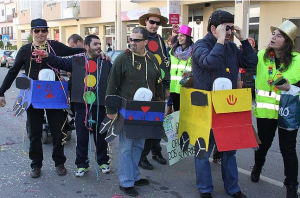 Clientes e técnicos no Desfile de Carnaval da Oficina dos Sorrisos