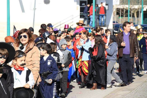 Clientes e técnicos no Desfile de Carnaval da Oficina dos Sorrisos