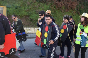 Clientes e técnicos no Desfile de Carnaval da Oficina dos Sorrisos