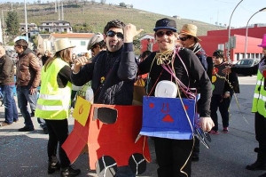 Clientes e técnicos no Desfile de Carnaval da Oficina dos Sorrisos