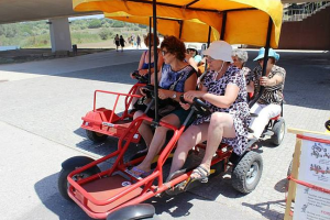 Clientes dos Espaços de Convívio em visita à praia