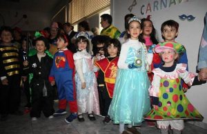 Técnicos e clientes divertem-se na Festa de Carnaval dos Espaços de Convívio