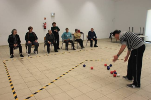 II Encontro Convívio de Boccia Sénior - Participantes jogam boccia