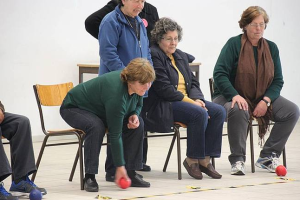 II Encontro Convívio de Boccia Sénior - Participantes jogam boccia