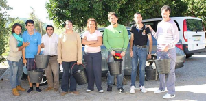 Oficina dos Sorrisos - Clientes e técnicos da A2000 em foto de grupo