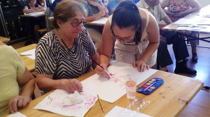 Clientes dos Espaços de Convívio fazem trabalhos manuais no Workshop de Pintura