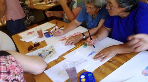 Clientes dos Espaços de Convívio fazem trabalhos manuais no Workshop de Pintura