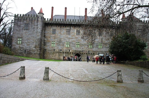 Clientes dos Espaços de Convívio visitam monumentos em Guimarães